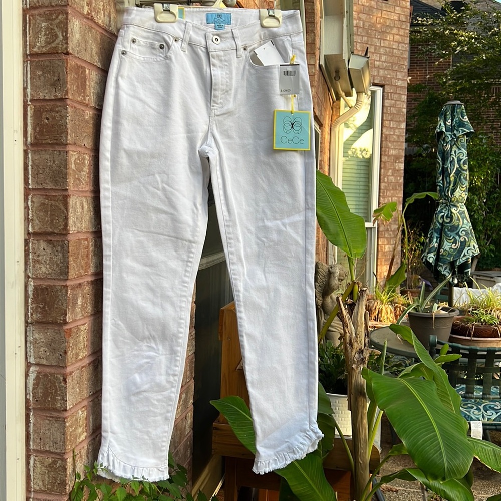 NWT CeCe Classic Skinny Cropped White Ruffle Hem Jeans Size 0